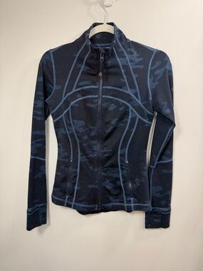 Lululemon Women’s Define jacket blue camo print size 4